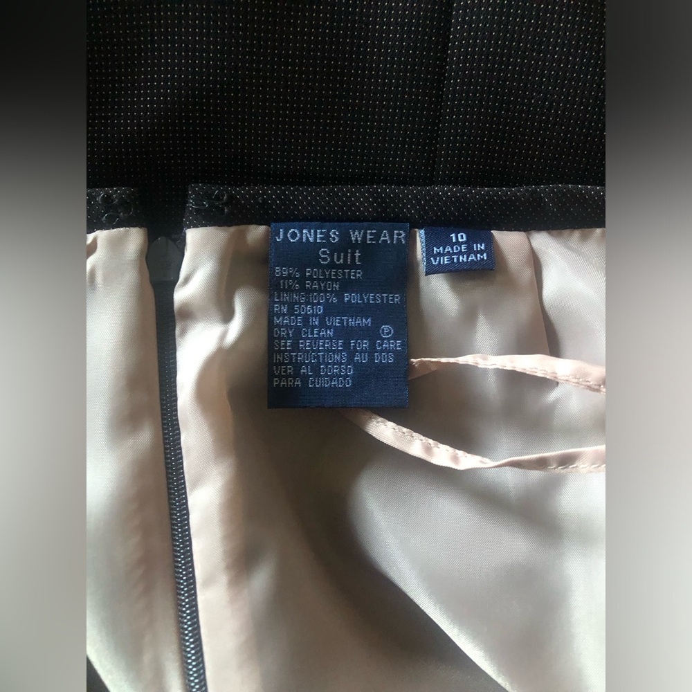 Jones Wear women’s skirt suit in chocolate and beige - Picture 9 of 13